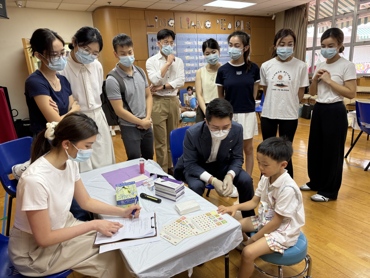 為小朋友檢查牙齒服務 - 藍田靈糧幼稚園