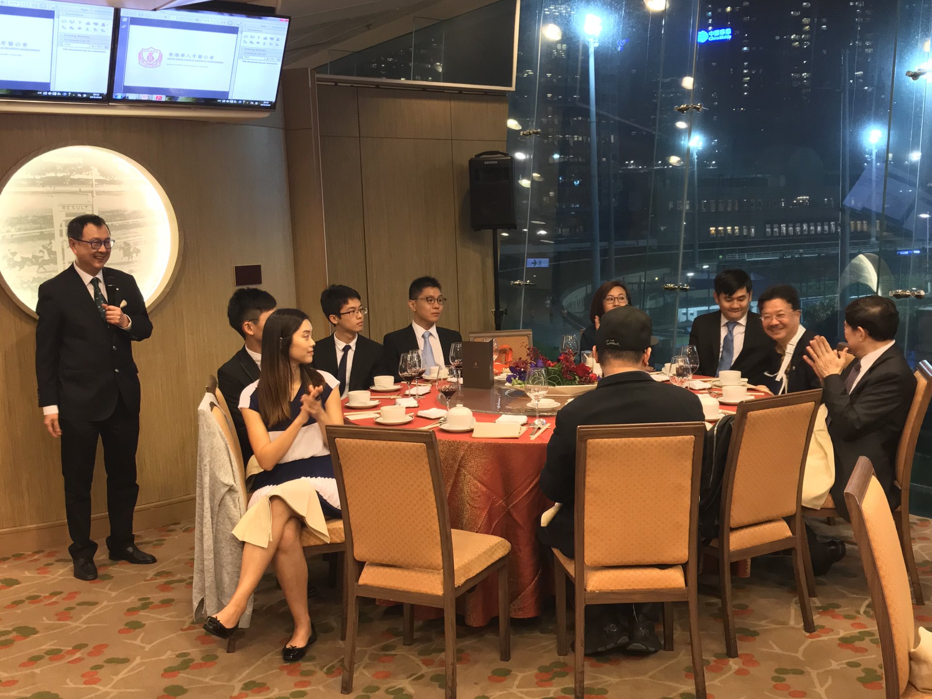春茗與中聯辦晚宴於香港賽馬會